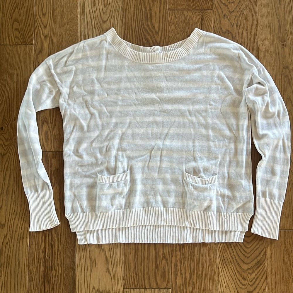 Women’s Banana Republic Gray/White Striped Sweater Size M